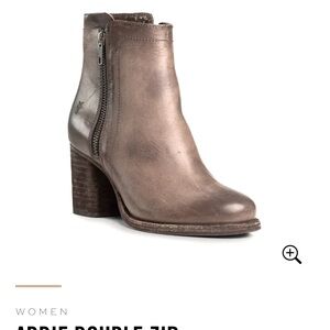 Frye Addie Double Zip sz 8. Worn 1x for event. Heel is too tall for my liking.